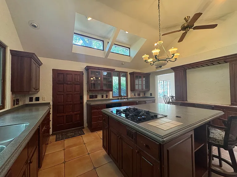 2616 SW 4th Pl — Photo 17