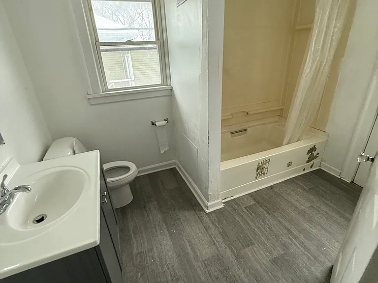 126 Benton St N #1/2 — Photo 5