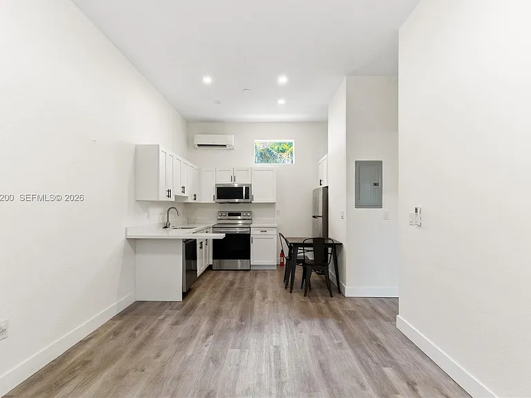 830 SE 14th St #2 — Photo 17