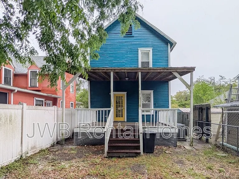 1445 Ionia St — Photo 15