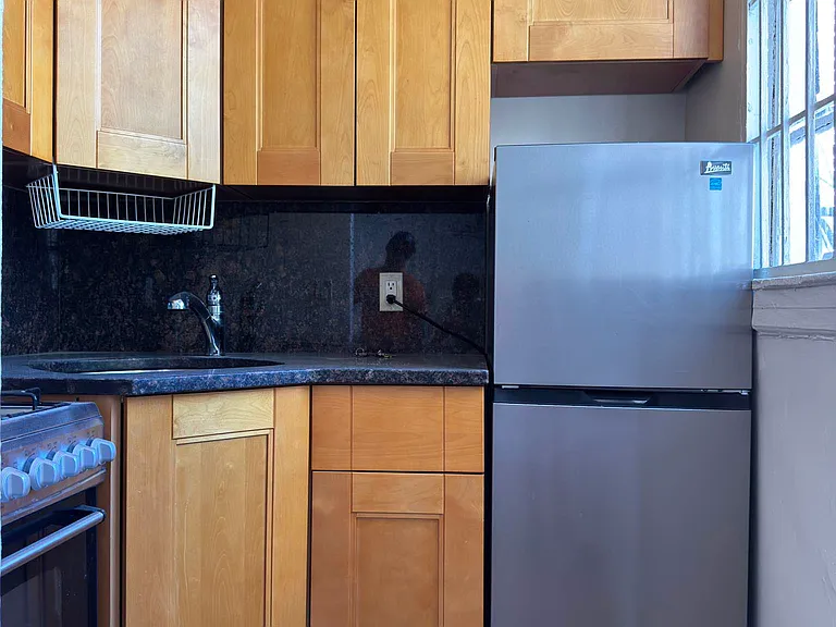 117 Henry St #5-R — Photo 6