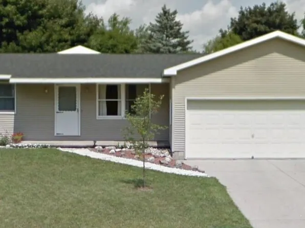419 Orchard Ave, Clare, MI 48617