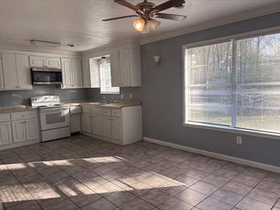 3rd image of 3167 Longwood Dr