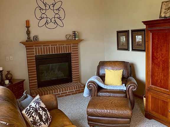 Ceiling fans throughout.