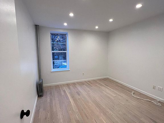 2nd image of 247 Wadsworth Ave APT 1F