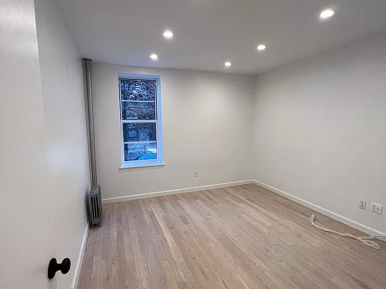 247 Wadsworth Ave #1F — Photo 2