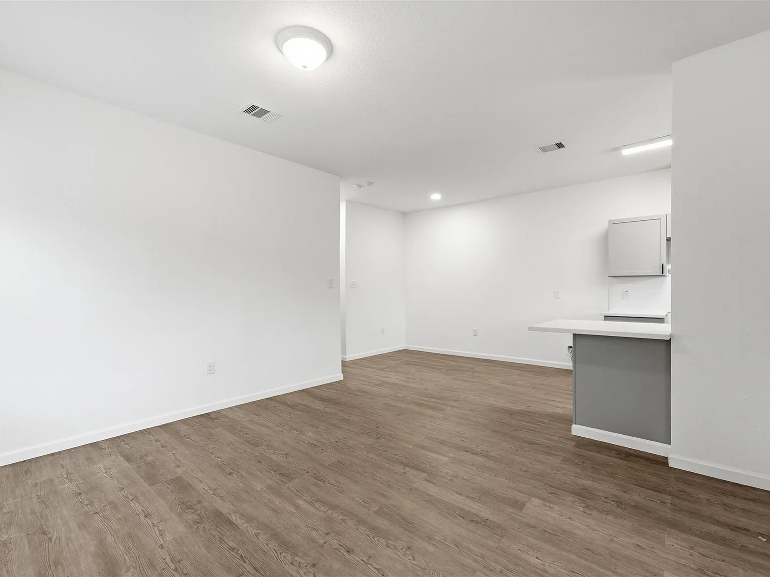 3 bed, 2.0 bath, 1172 sqft, $1,350 — Photo 4