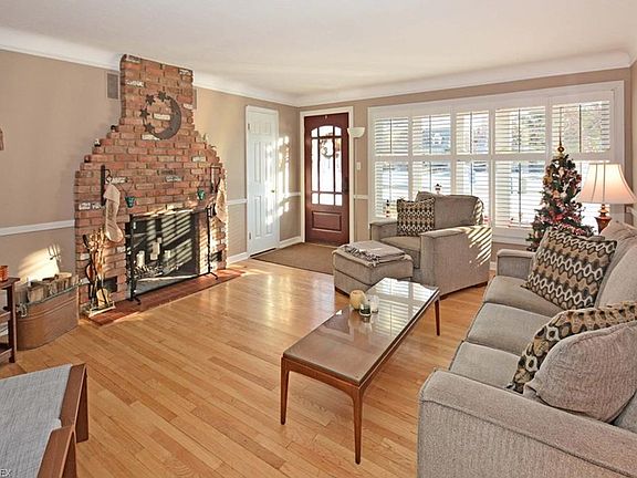 2nd image of 602 Lake Forest Dr