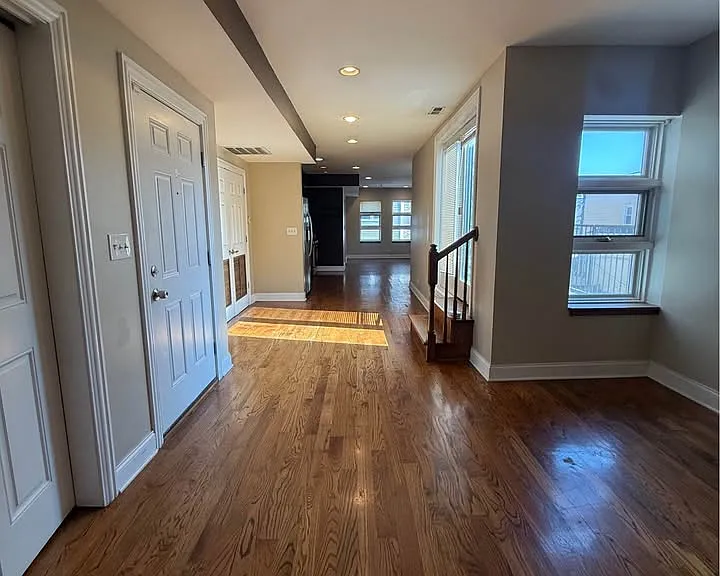 1058 W Chicago Ave #2E — Photo 5