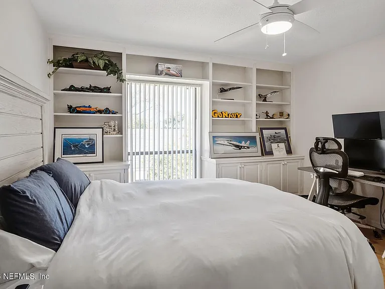 8012 Hollyridge Rd #17U — Photo 16