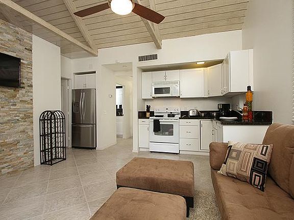 New Full size kitchen 
New ( 2020) Smart TV 55"