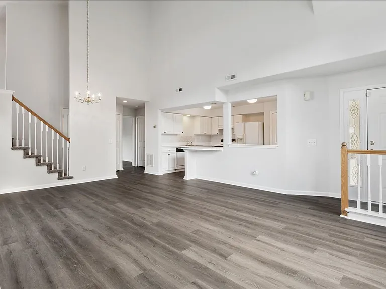 100 Post Oak Rd — Photo 4