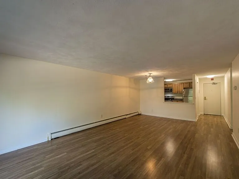 240 Main St #4 — Photo 5