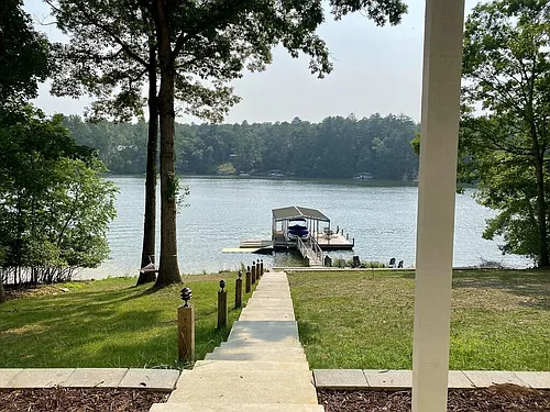 196 Lake Shore Dr Photo 1