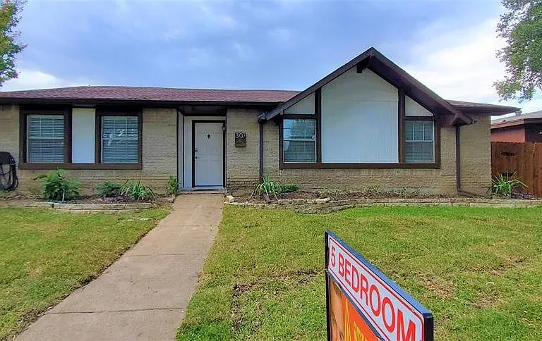 3107 Falkland Rd — Photo 4
