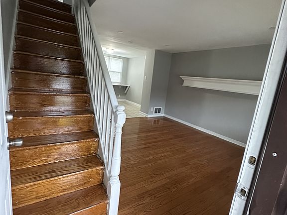 5th image of 3737 Richmond St