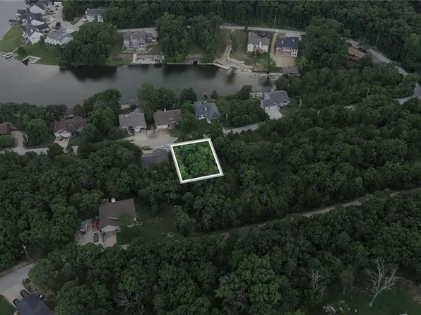 10153 Lake Ridge Dr, Hillsboro, MO 63050