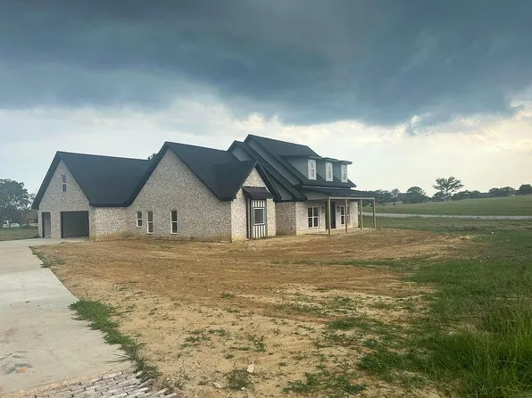 302 Woodside Dr, Starkville, MS 39759