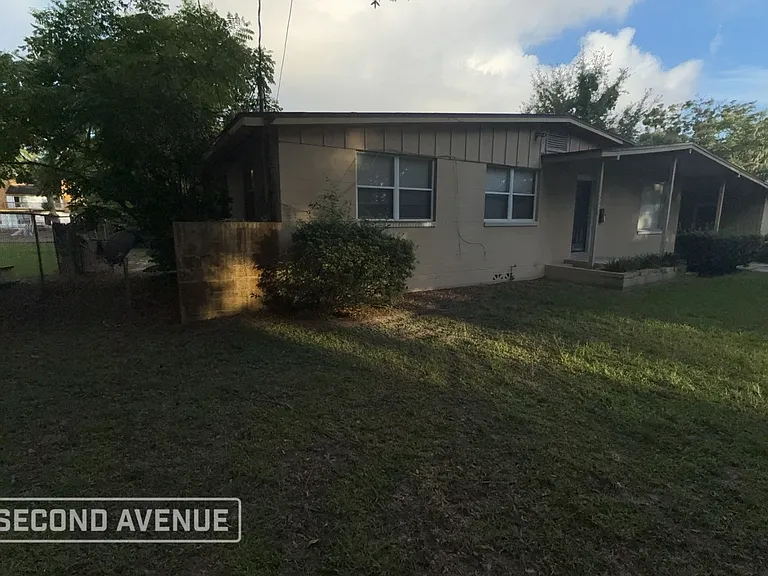 1320 Bretta St — Photo 2