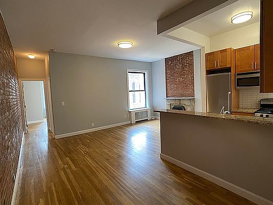 2nd image of 210 W 83rd St APT 4R
