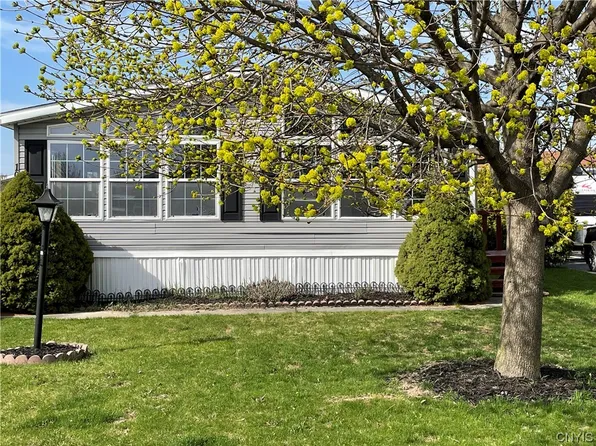 1008 Gypsum Mills St, Victor, NY 14564