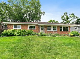 655 Cambridge Ln, Hoffman Estates, IL 60169