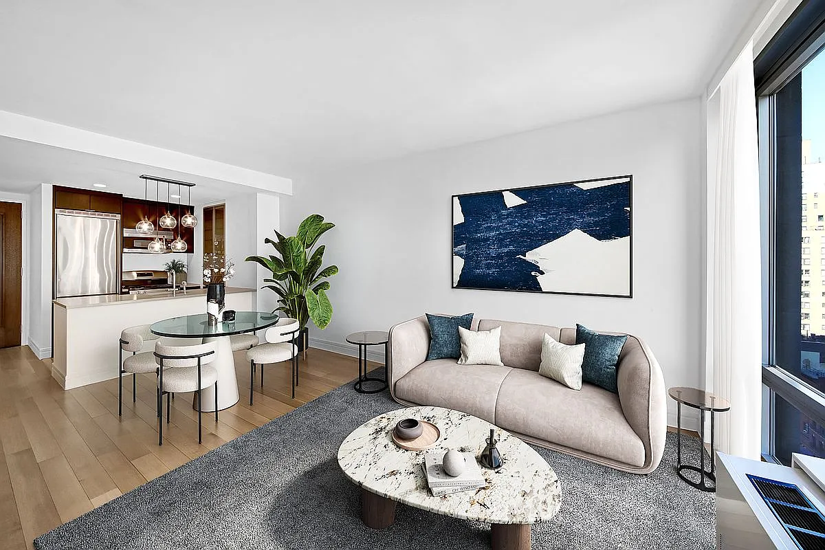 212 W 72nd St #4E photo 1