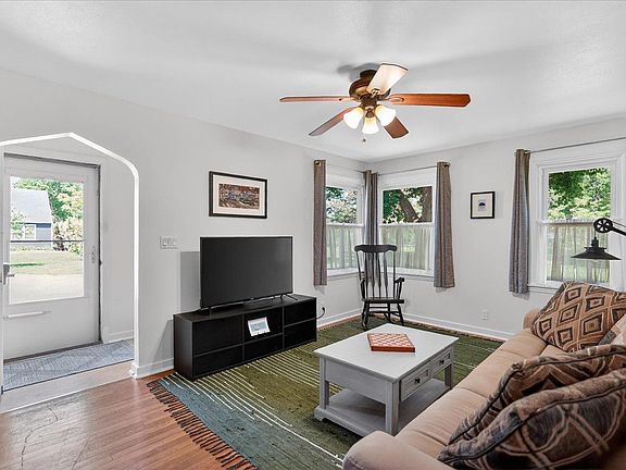 4th image of 1733 Porter Ave