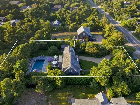 135 Surfside Rd, Nantucket, MA 02554