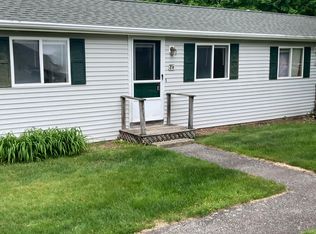 8 Regency Dr #B, Sagamore, MA 02561