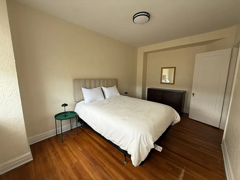 New King Edward Apartments — Photo 374