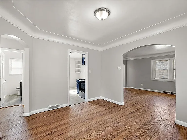 10500 Somerset Ave — Photo 8