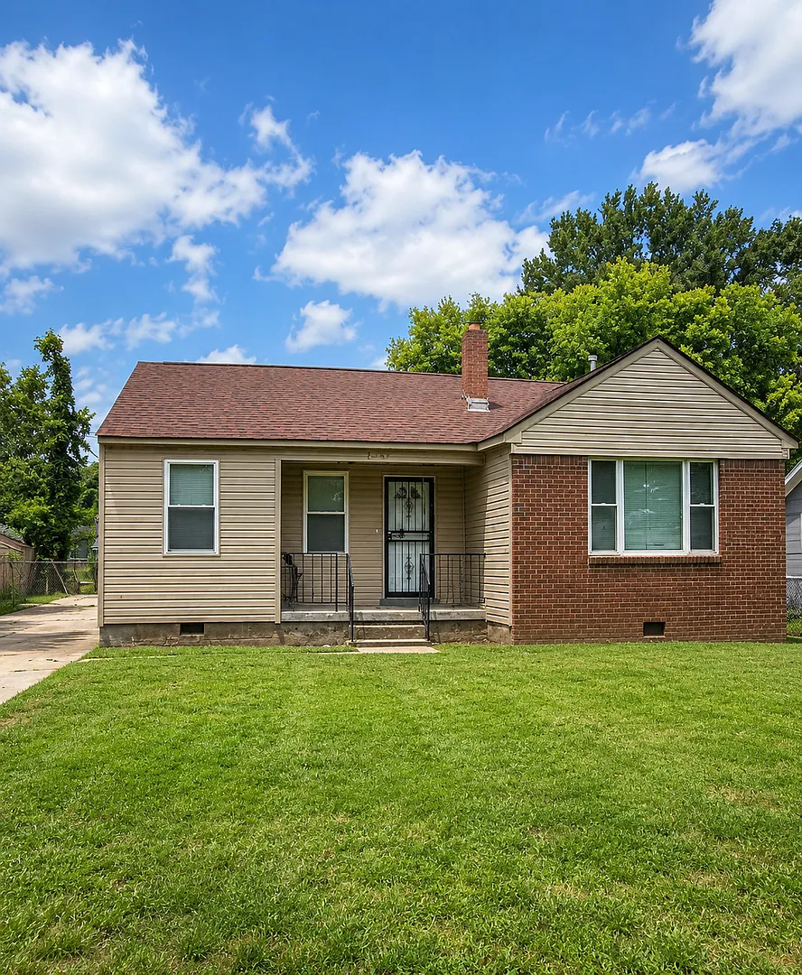 Newly renovated 3 bedroom, 2 bath home — Photo 1