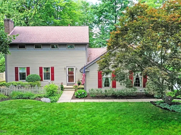 2956 Autumnwood Trl, Poland, OH 44514