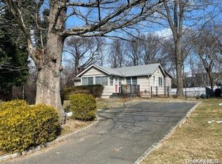 55 Cedar Dr, Miller Place, NY