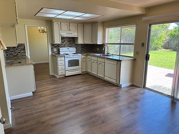4th image of 3445 Quincey Ln