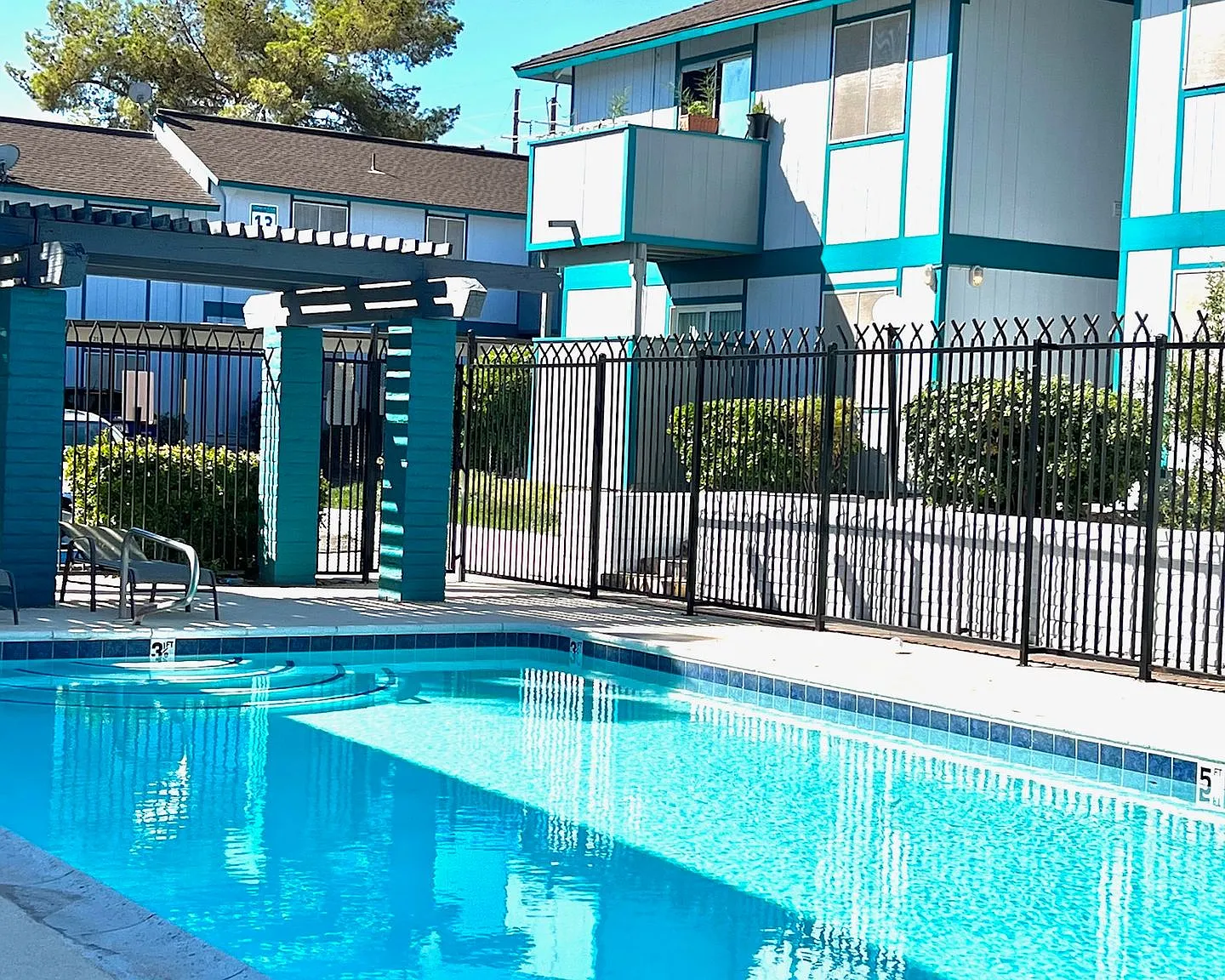 Canyon Club Apartments — Photo 1