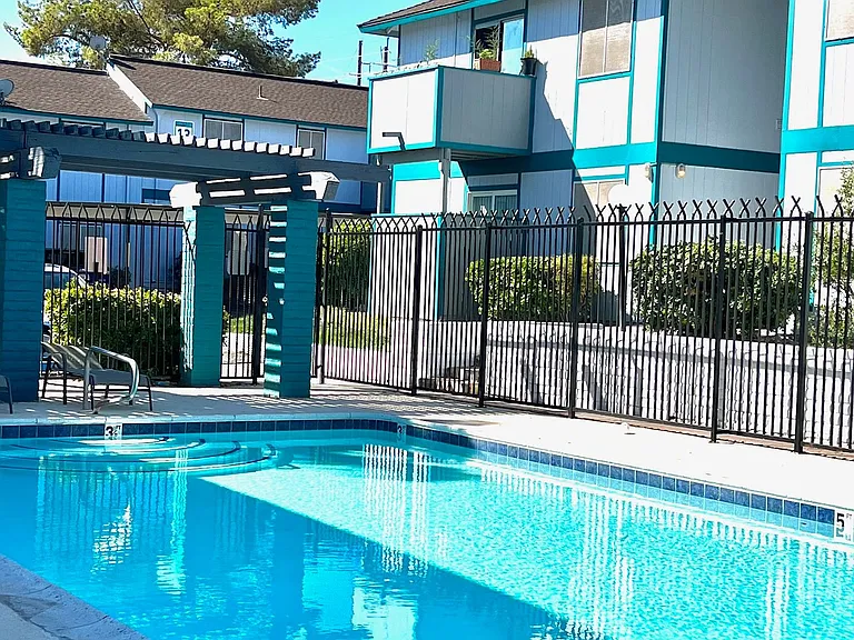 Canyon Club Apartments — Photo 1