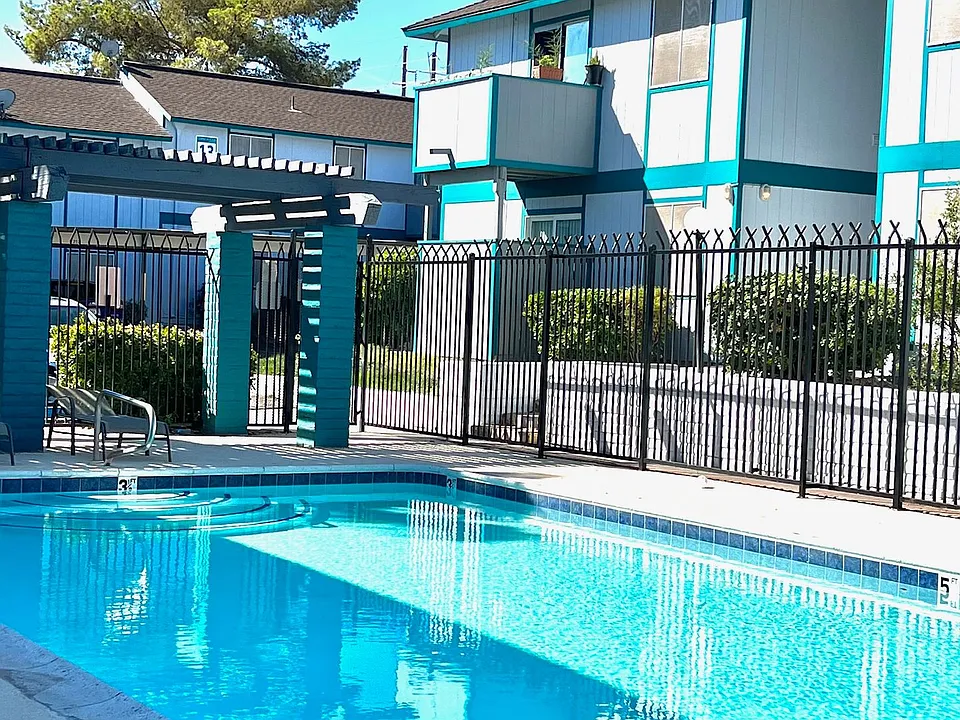Canyon Club Apartments