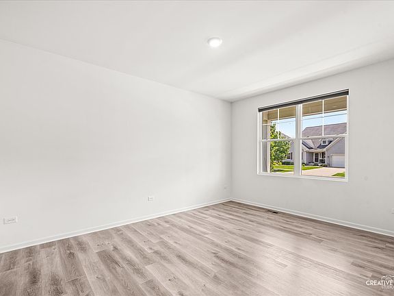 3rd image of 798 Richwood Ave