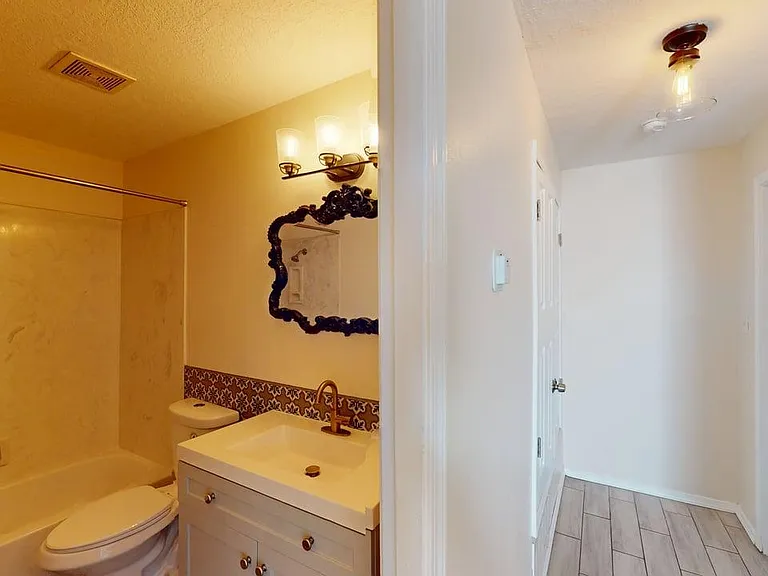Sleek, Contemporary Efficiency - Live El Campo on Route 66! — Photo 18
