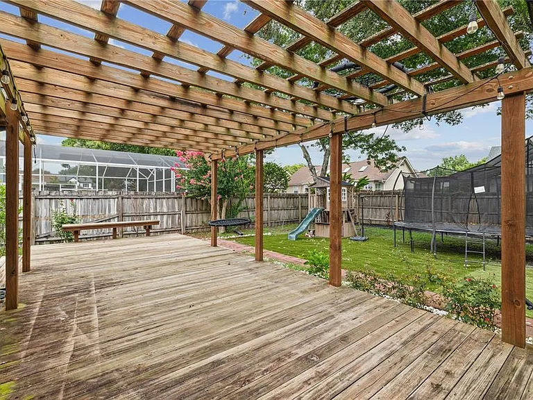 308 Silver Pine Dr — Photo 36