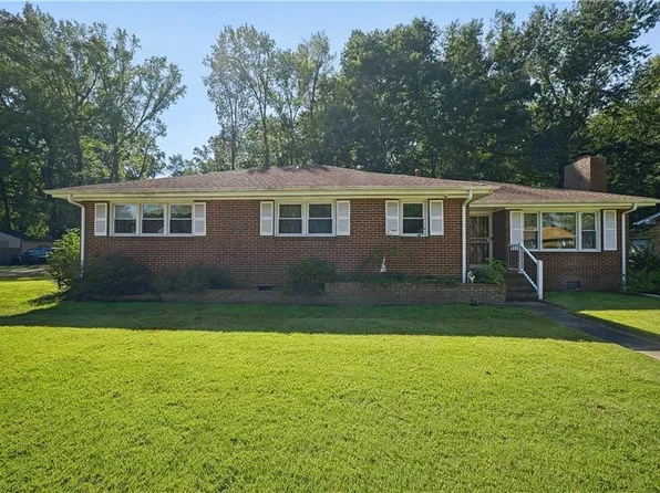 2220 Capri Cir, Chesapeake, VA 23321