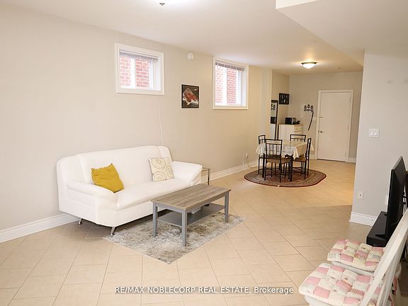 3rd image of 5 Twinberry Cres