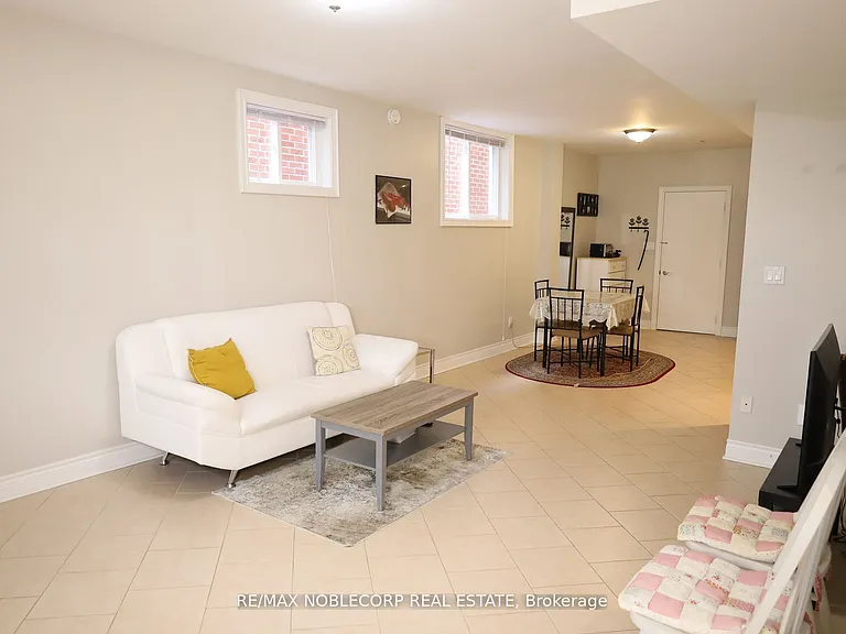 5 Twinberry Cres #LOWER — Photo 3
