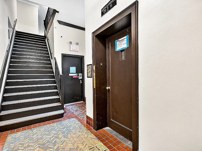 601 Pelham Pkwy N #514 — Photo 1