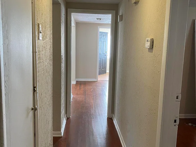 1523 W 29th St — Photo 11