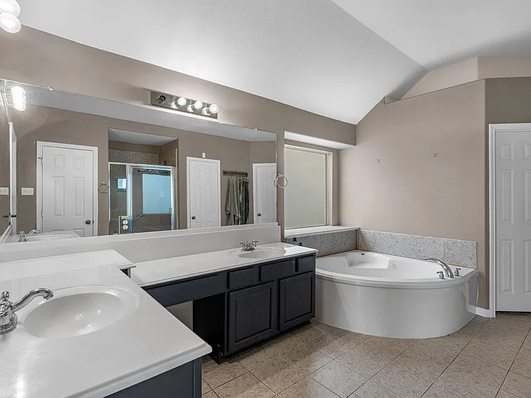 2519 Fair Oak St — Photo 26