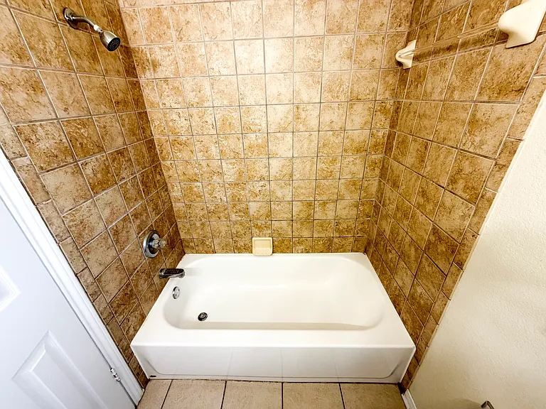 2607 Bluebonnet Dr — Photo 15