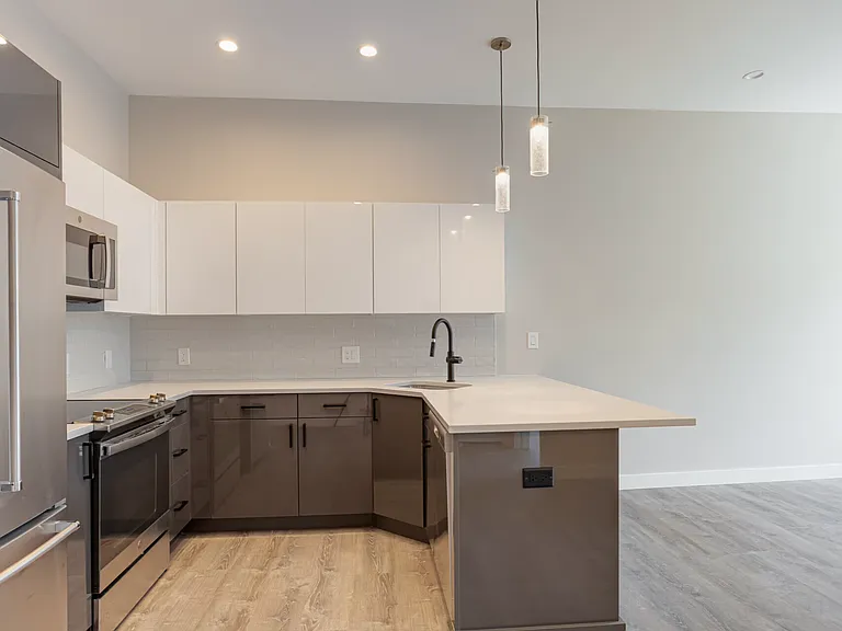 125 Warren Apartments — Photo 13